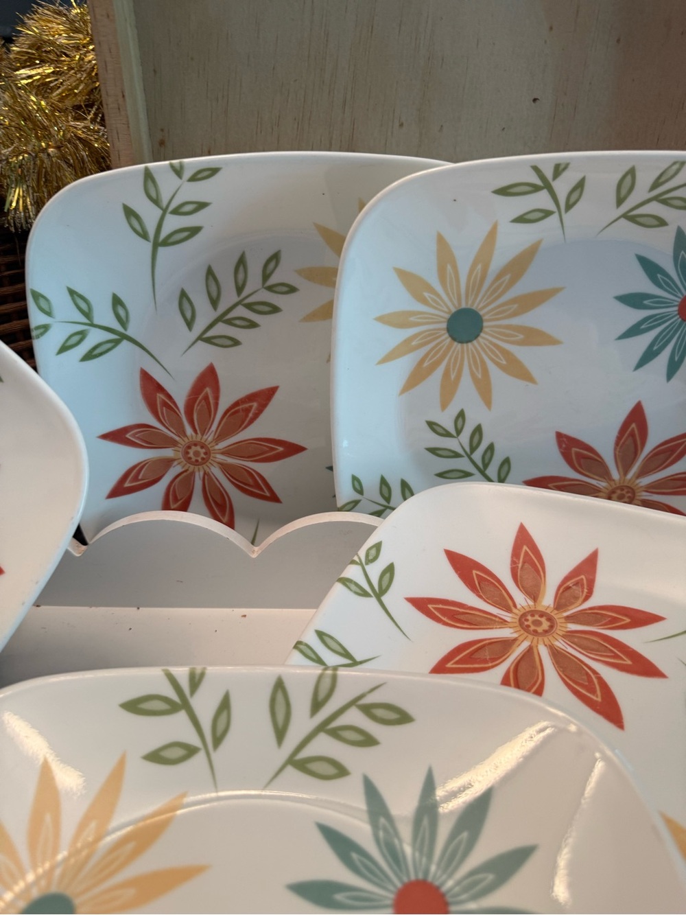 Corelle Happy Days Square Floral Luncheon Plates Set of 7 Retired 9" GUC - Picture 3 of 8